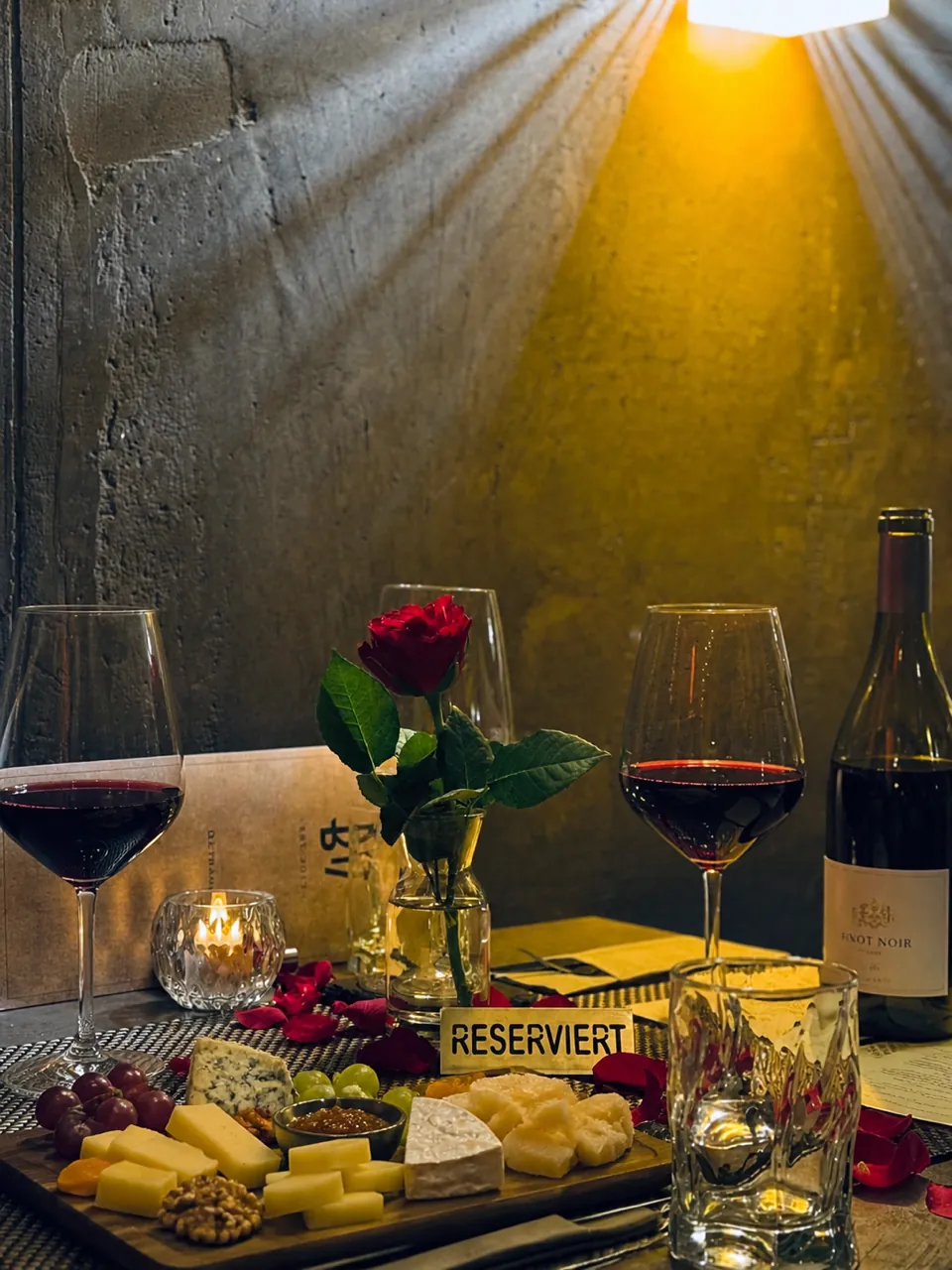 Käseplatte mit Rotwein im B17